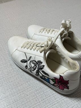 Zara White Floral Embroidered Low-Top Sneakers